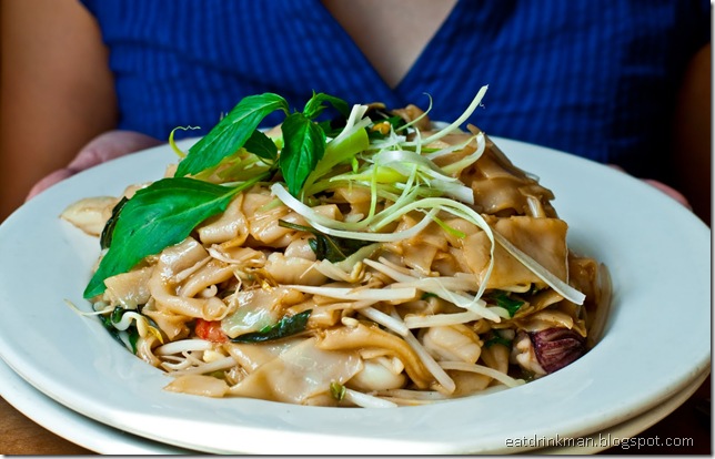 eatdrinkman-seafood-thai-noodles