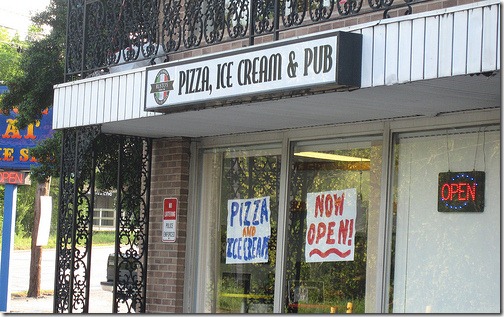 rusto's pizza signs